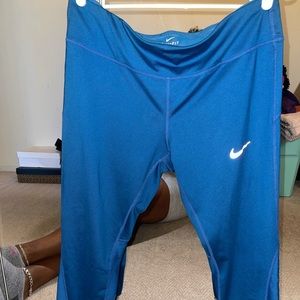 NIKE Crop Leggings